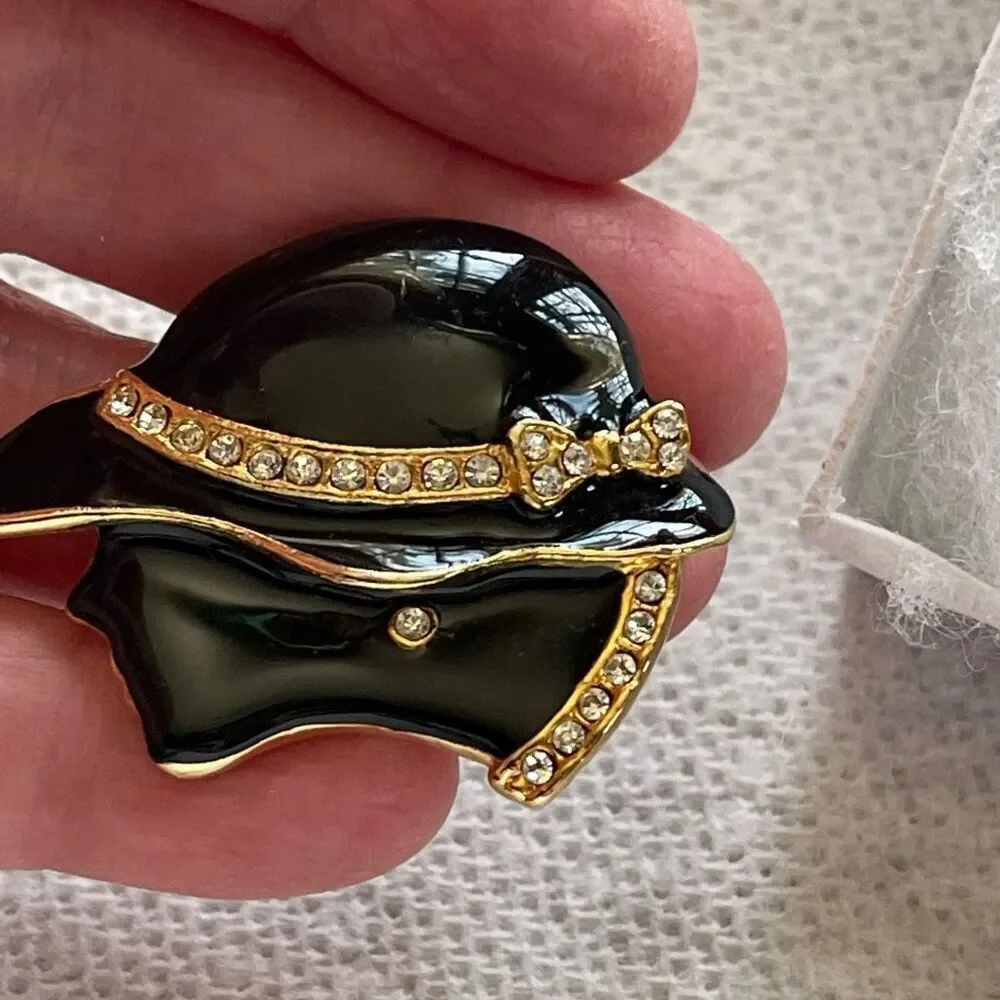 Vintage sophisticated silhouette black enamel rhinestone brooch.